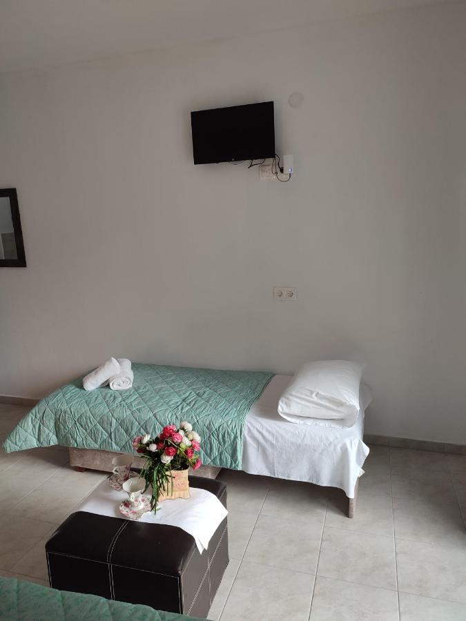 New Era Apartment Polychrono Bagian luar foto